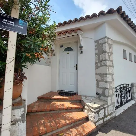 דירה Sea View Front Deluxe Near Airport קאן סור מר